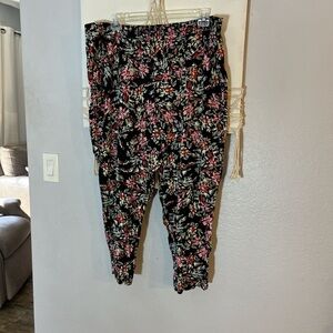 Floral Black and Pink Stretchy Capris